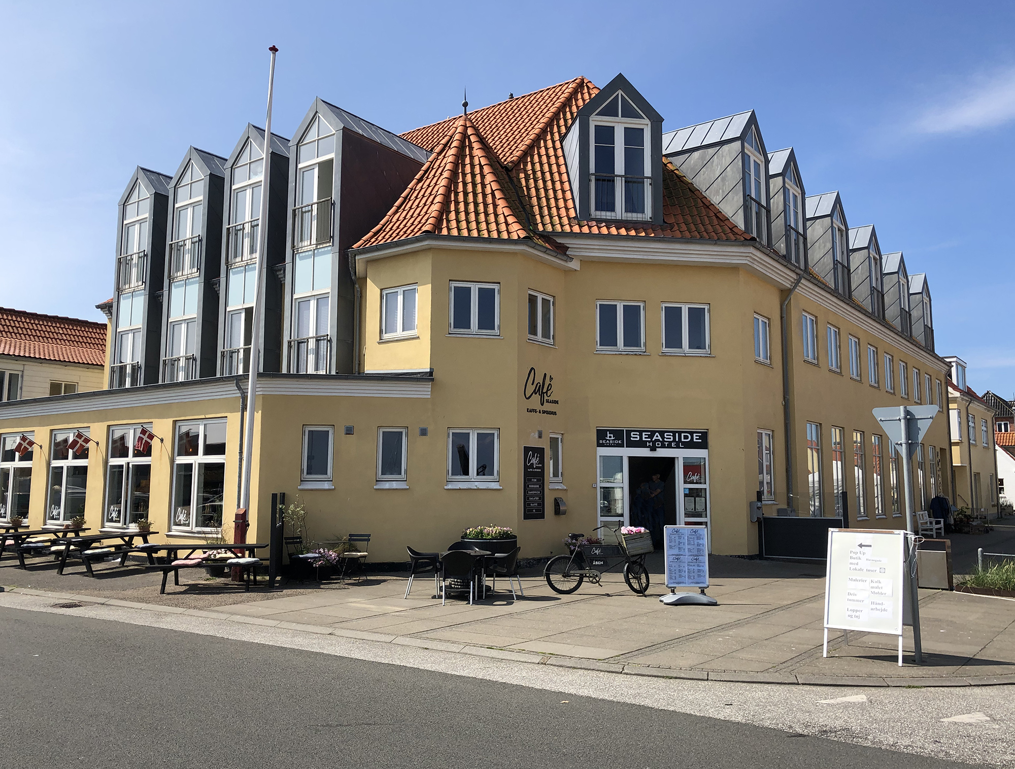 Seaside Hotel 4125 Adjusted Web